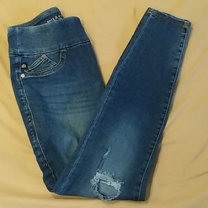 COPY - Distressed skinny jeans